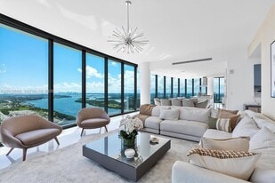 Building Photo - 15701 Collins Ave