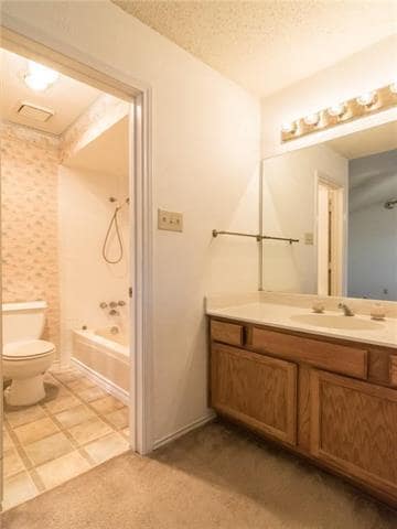 Building Photo - 2121 Country Oaks Dr