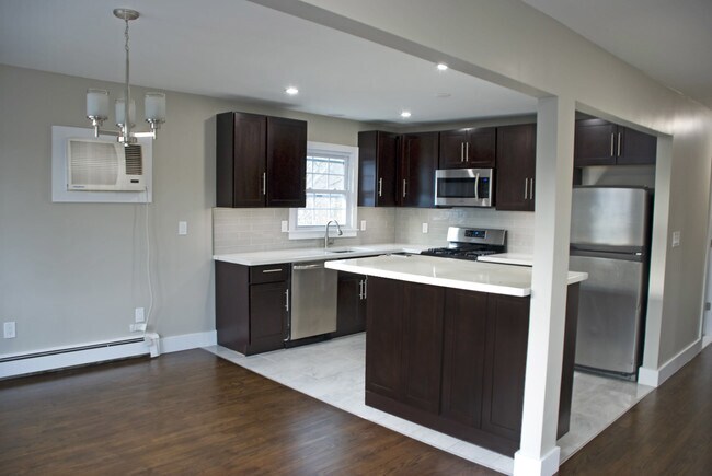 Building Photo - 519 Jackson Ave