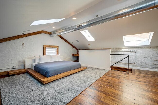 Building Photo - 1519 W Superior St