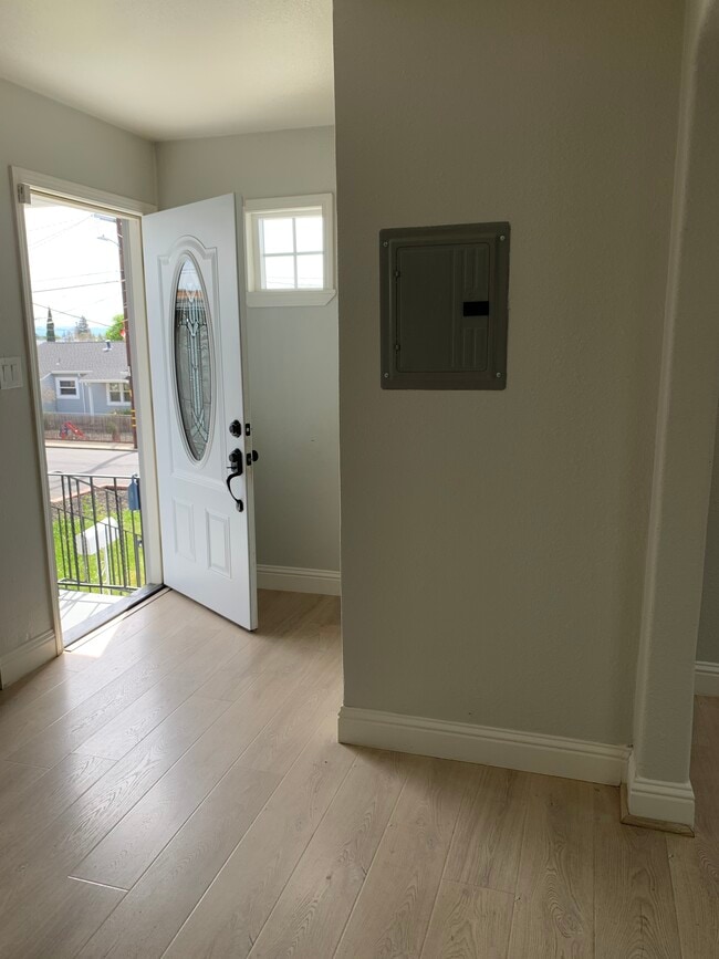 Building Photo - 25350 Del Mar Ave