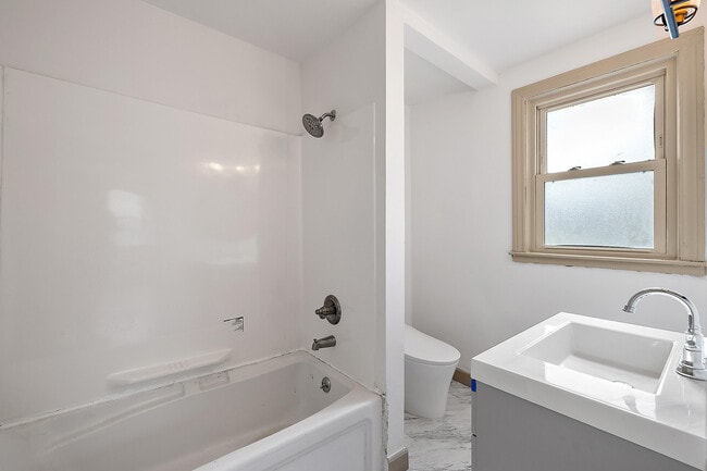 Building Photo - 3129 Prairie Ave