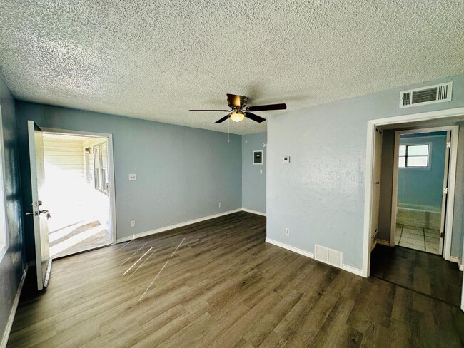 Building Photo - 2720 Duncan Dr