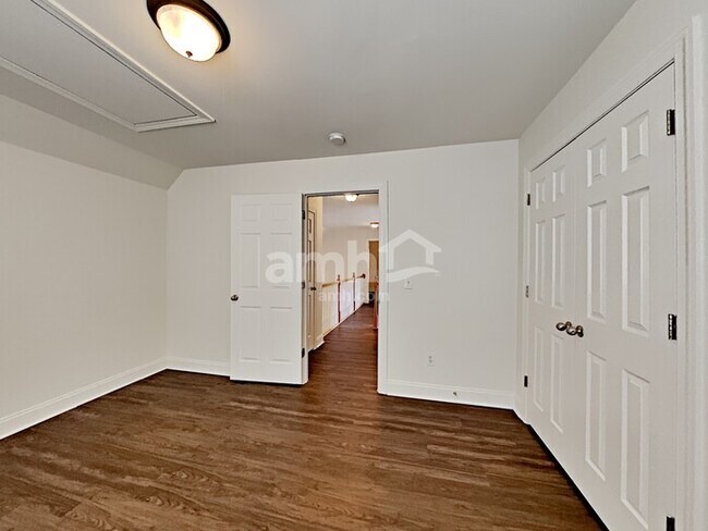 Building Photo - 5125 Macarthur Ave