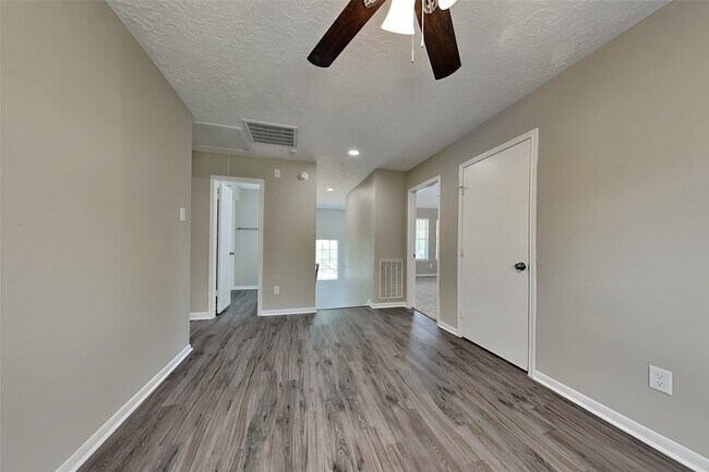 Building Photo - 25814 Richards Rd