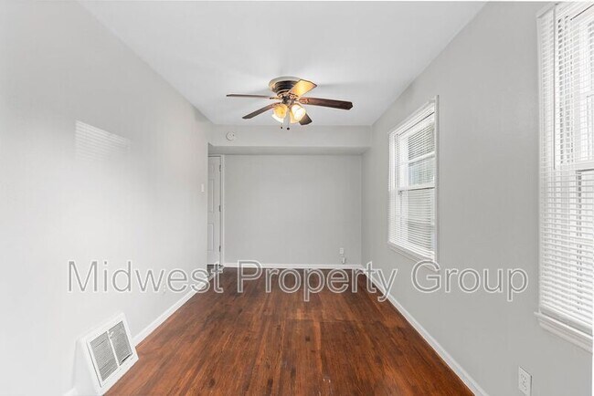 Building Photo - 306 Banff Cir