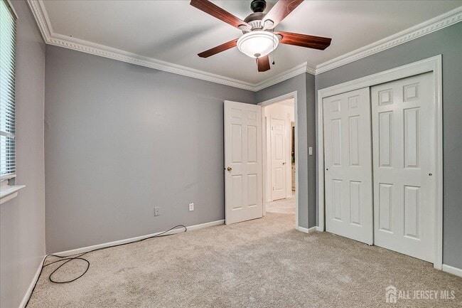 Building Photo - 6 Tulip Ct