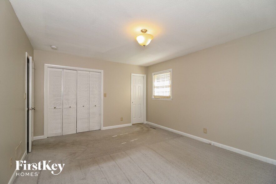 Building Photo - 5601 Kane Dr