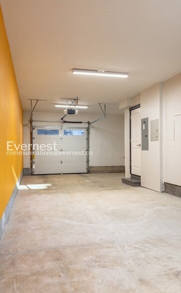 Building Photo - 129 SW 185th Ln