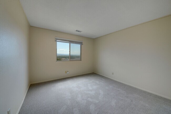 Building Photo - Amazing 4 Bedroom with Views SE Rio Rancho!