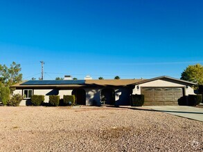 Building Photo - Apple Valley Home