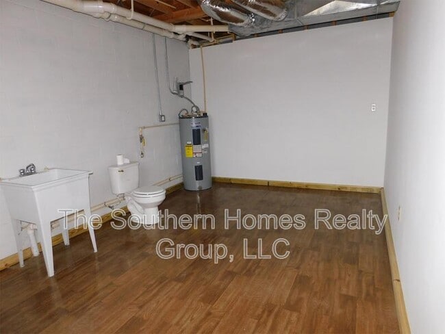 Building Photo - 137 Cunningham Dr