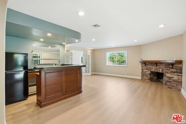 Building Photo - 6646 Franrivers Ave