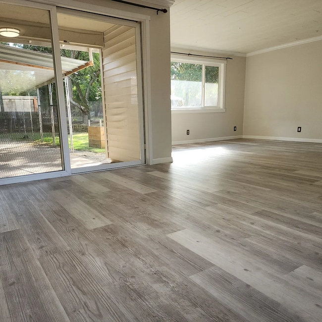 Building Photo - 4875 SW 165th Ave