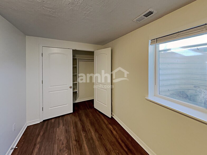 Building Photo - 1470 S 1525 W