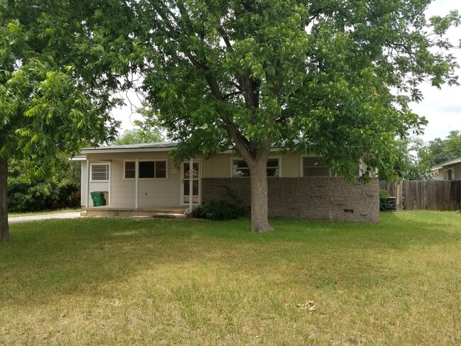 Building Photo - Awesome 4 bedroom 3 bath 2 car garage home!