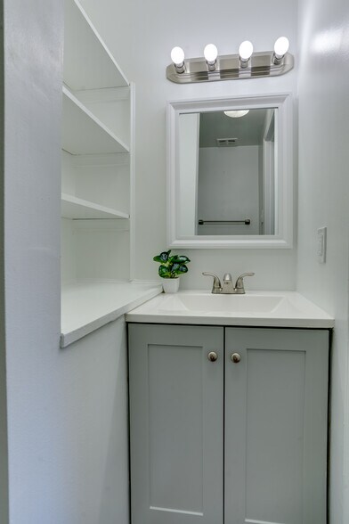Primary Bathroom - 8056 Central Park Dr