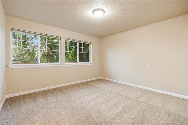 Building Photo - Modern Townhome Near the Willamette River