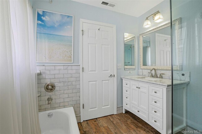 Building Photo - 5 Soundview St