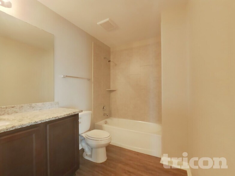 Building Photo - 5300 Persimmon Dr