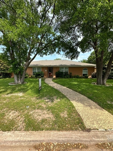 Primary Photo - 502 Spring Willow Dr