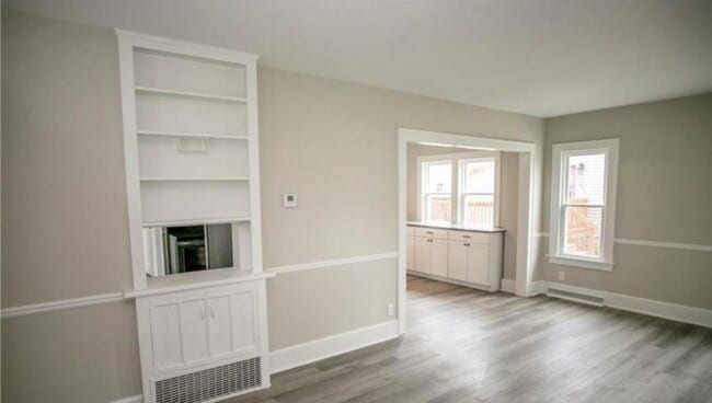 Building Photo - 209 E Hobart Ave