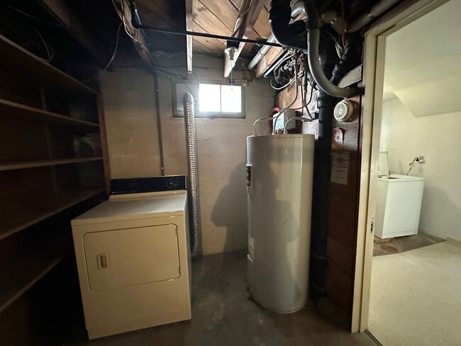 Building Photo - Wonderful 2+ Bedroom 1 Bath Shadle Area Home