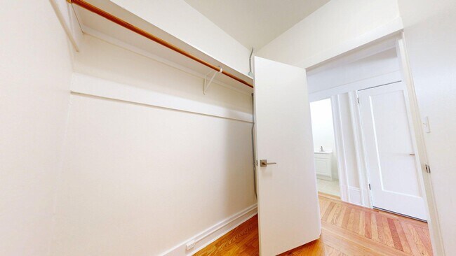 Building Photo - 1060 Bush St