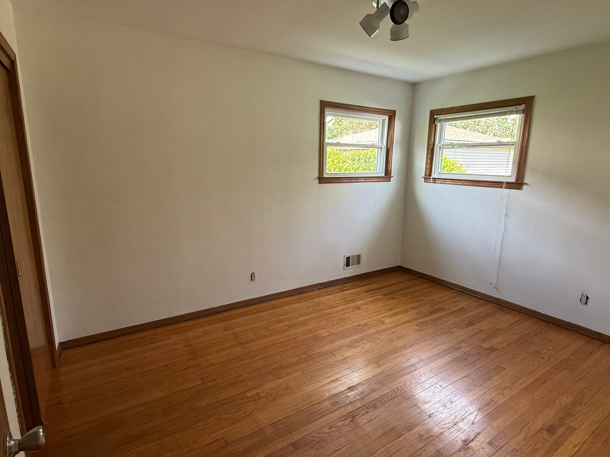 Building Photo - 2552 S 96th St