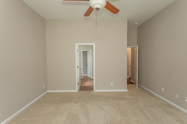 Building Photo - 384 Esher Ct