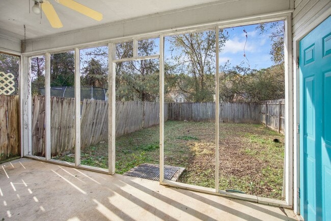 Building Photo - 4 Bedroom 2 Bath Townhouse in Pelham