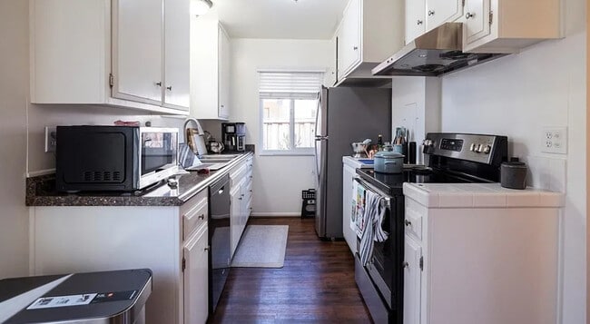 Building Photo - 3735 San Remo Dr