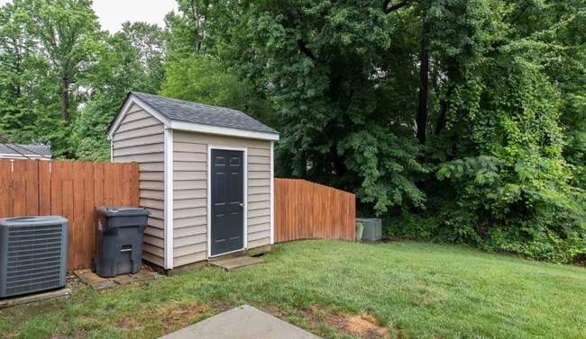 Building Photo - Gorgeous Townhome in Western Henrico!