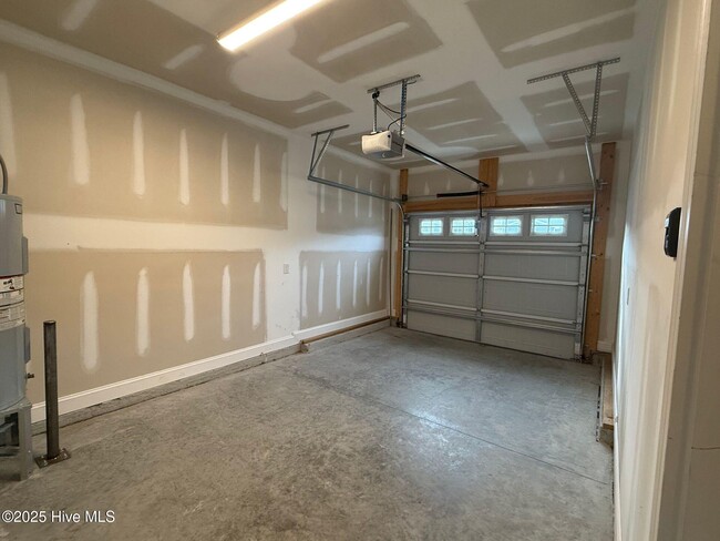 Building Photo - 414 Guppy Lp Rd