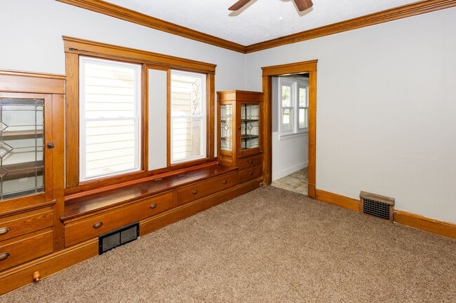 Building Photo - 3102 Montclair Ave