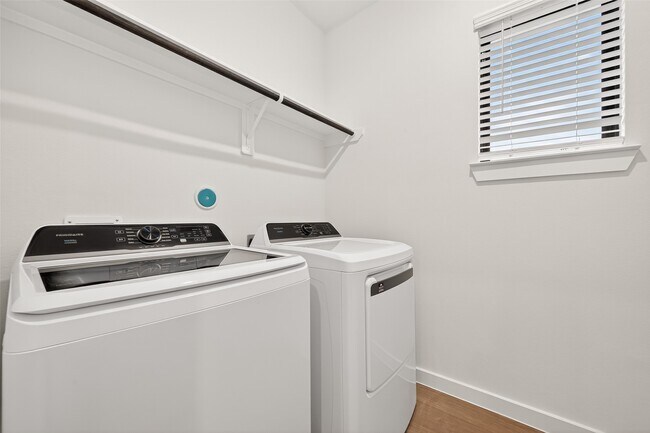 Building Photo - 3203 Home Ct