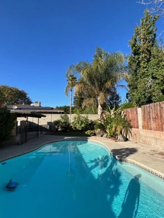 Building Photo - Charming East Bakersfield Home