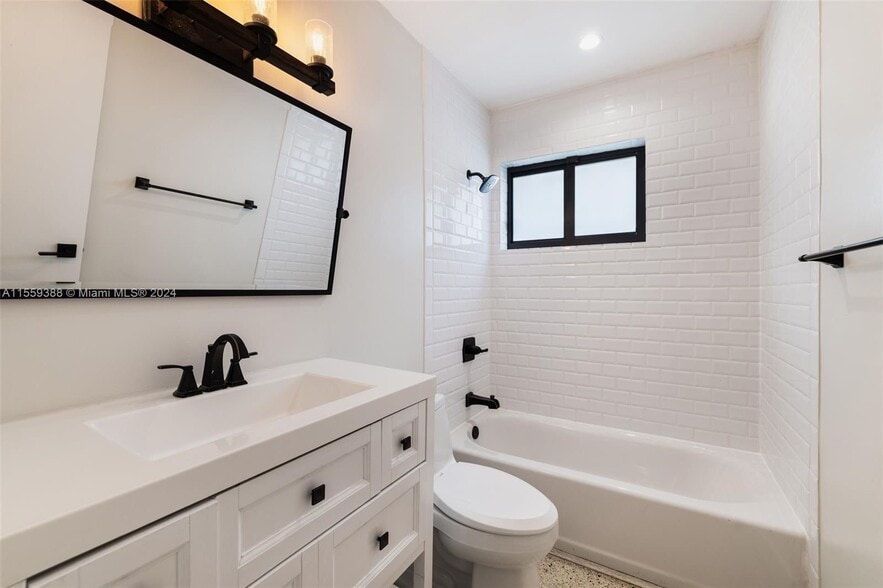 Building Photo - 2539 SW 20th St