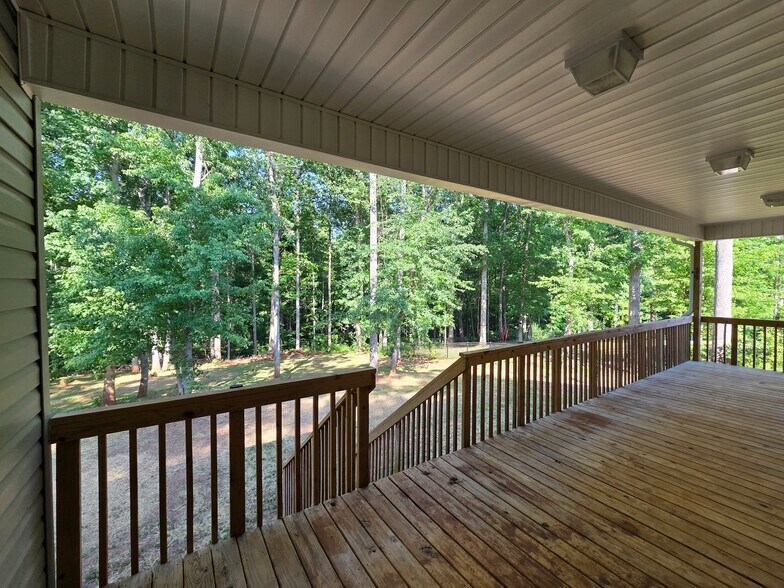 Building Photo - 2230 Evergreen Dr