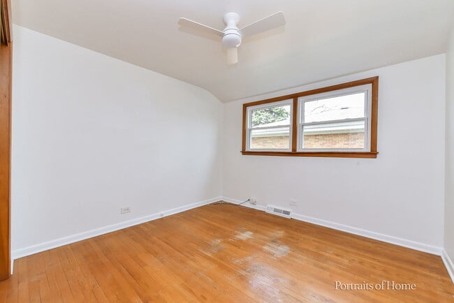 Building Photo - 591 S Grace St