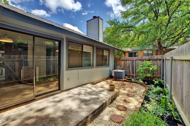 Building Photo - 1411 Gracy Farms Ln