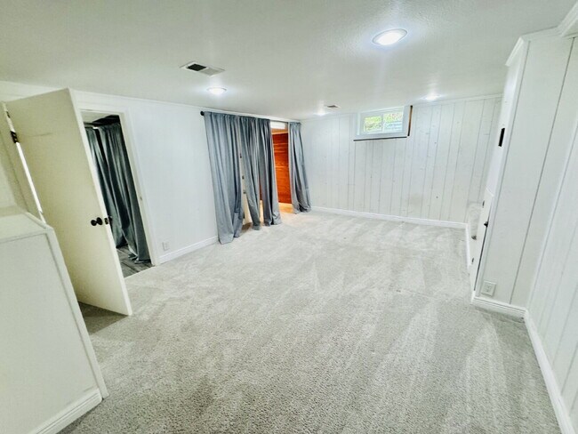 Building Photo - Charming 3-Bedroom Oasis with Elegant Touches & Finished Basement on Washburn Ave!