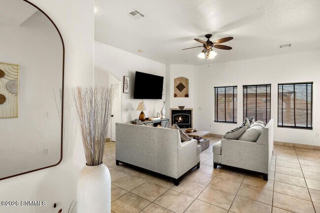 Building Photo - 2561 Desert Cove Pl