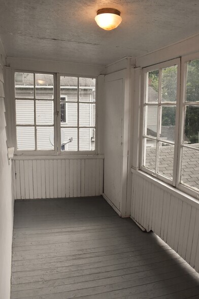 Sun Porch - 527 W Water St