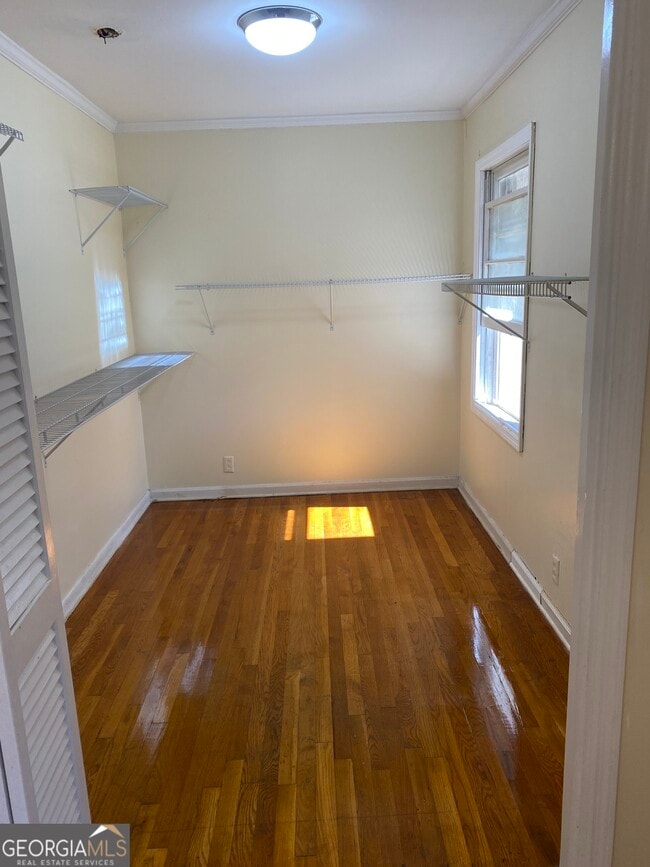 Building Photo - 374 E Monroe Ave