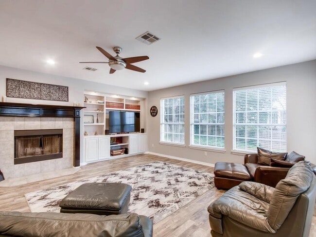 Building Photo - 9409 Jenaro Ct