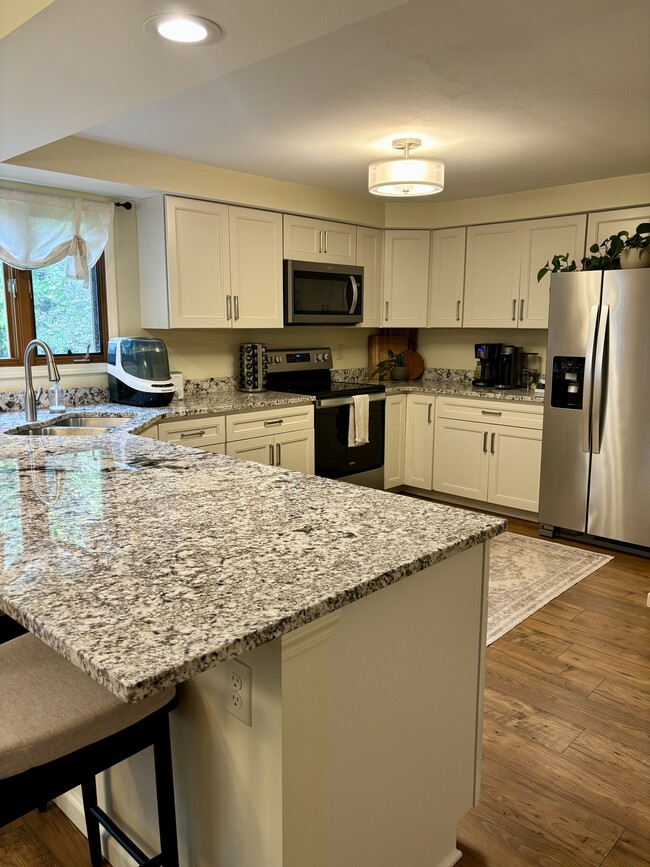 Building Photo - 403 Tamarack St