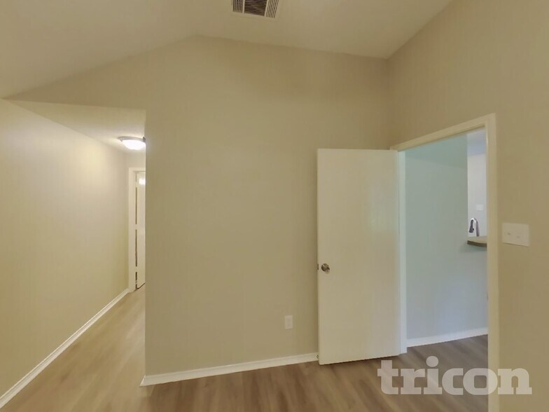 Building Photo - 12212 Rolling Ridge Dr