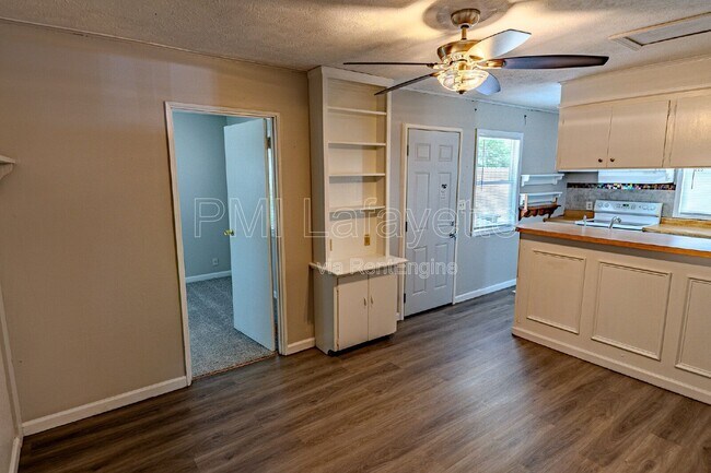 Building Photo - 3302 Longlois Dr