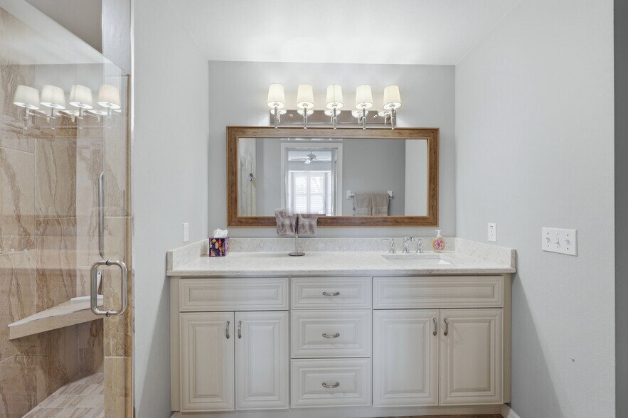 Building Photo - 8951 Veranda Way